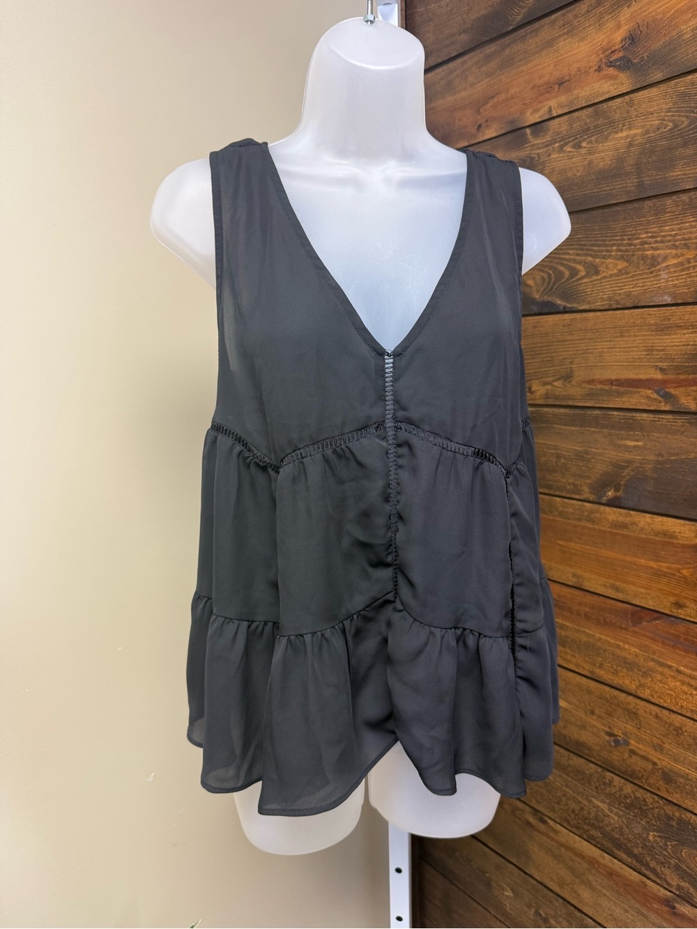Jessica Simpson Semi Sheer Women's Black Tiered V-Neck Sleeveless Top Size M